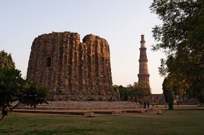 qutub_minar_delhi_1.jpg